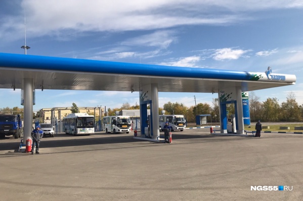 В первую очередь заправка была нужна для автобусов на метане В первую очередь заправка была нужна для автобусов на метане