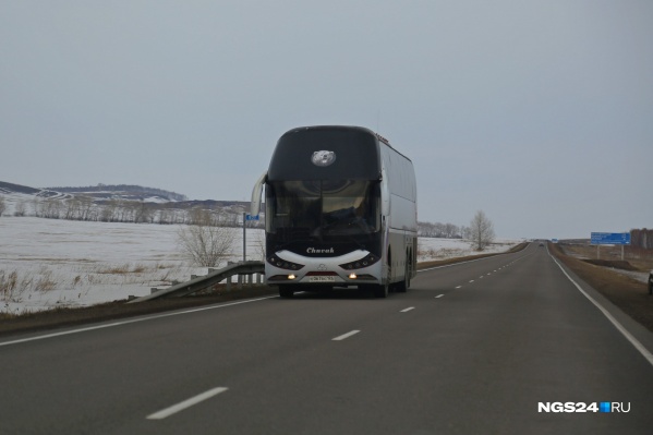 Сотрудники помогли не замёрзнуть водителю, который ждал помощи с заглохшим автобусом Сотрудники помогли не замёрзнуть водителю, который ждал помощи с заглохшим автобусом