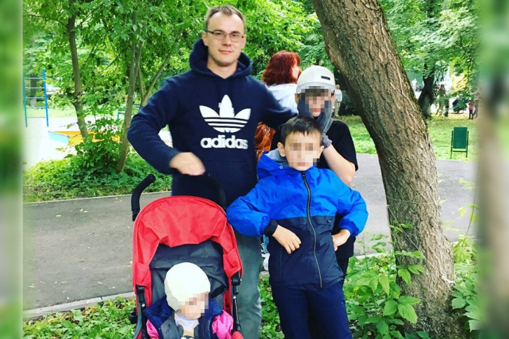Арсения (в синей куртке) покусала собака Арсения (в синей куртке) покусала собака