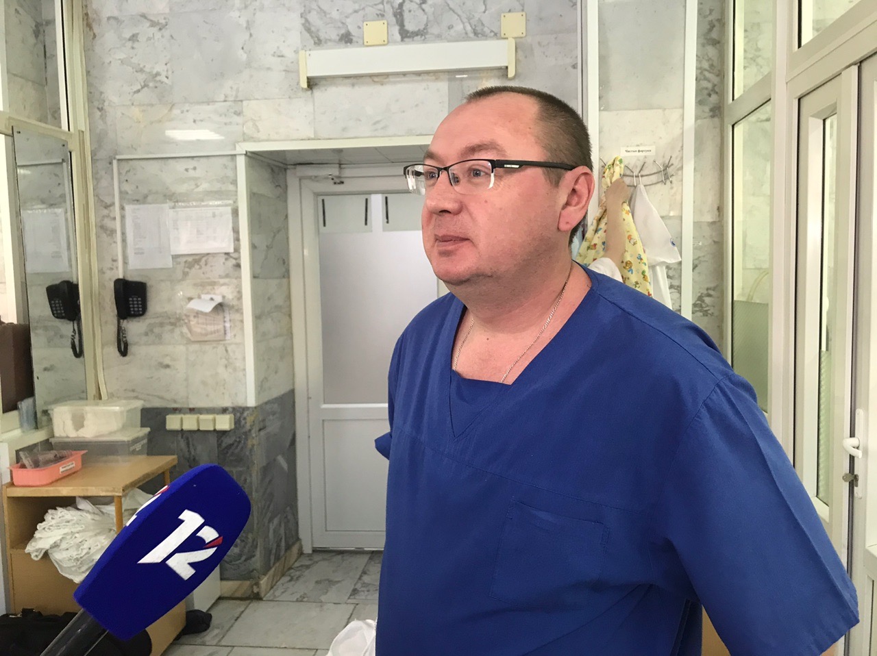 Хирург Илья Зятьков перед операцией Хирург Илья Зятьков перед операцией