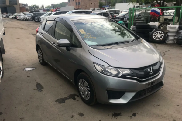 Honda Fit с правым рулем Honda Fit с правым рулем