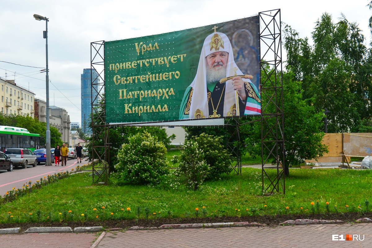 Красиво, но незаконно: старинный дом рядом с Храмом-на-Крови покрасили в  розовый | 04.07.2018 | Екатеринбург - БезФормата