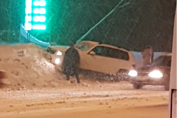 Водитель не справился с управлением в такую погоду Водитель не справился с управлением в такую погоду