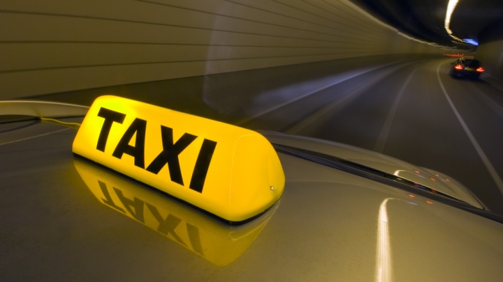 За превышение скорости водителям такси ограничат доступ к заказам