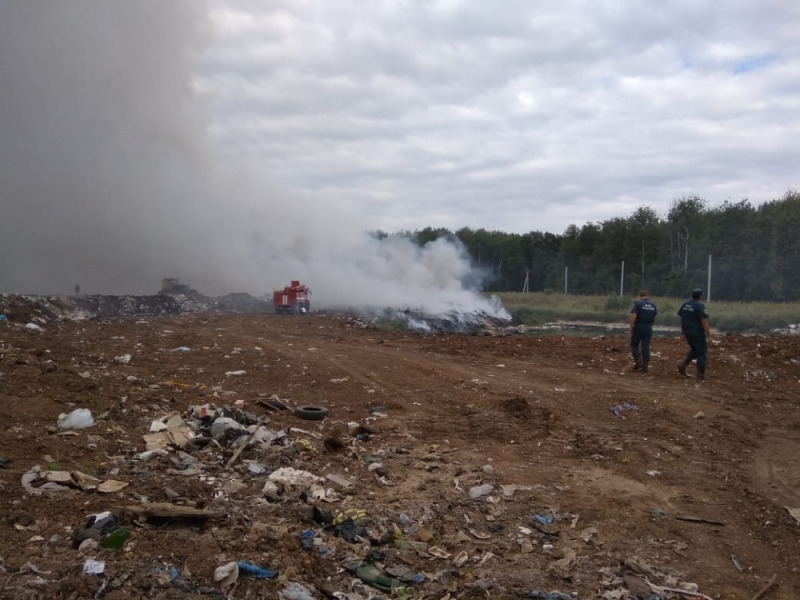 Пожар на мусорном полигоне под Уфой ликвидировали
