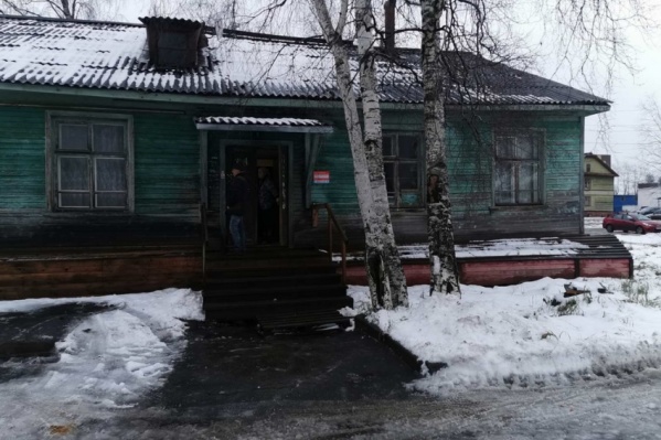Возгорание произошло в одноэтажном деревянном доме Возгорание произошло в одноэтажном деревянном доме