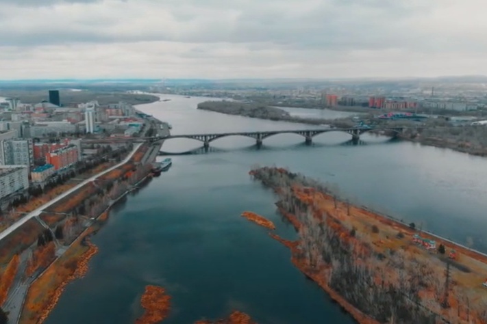 Для съемки видео квадрокоптер поднимался на высоту 150 метров Для съемки видео квадрокоптер поднимался на высоту 150 метров