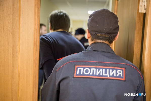 На территории нескольких регионов силовики провели уже 20 обысков На территории нескольких регионов силовики провели уже 20 обысков