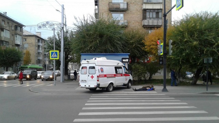При переходе проспекта Мира мужчина погиб от удара головой о тротуар