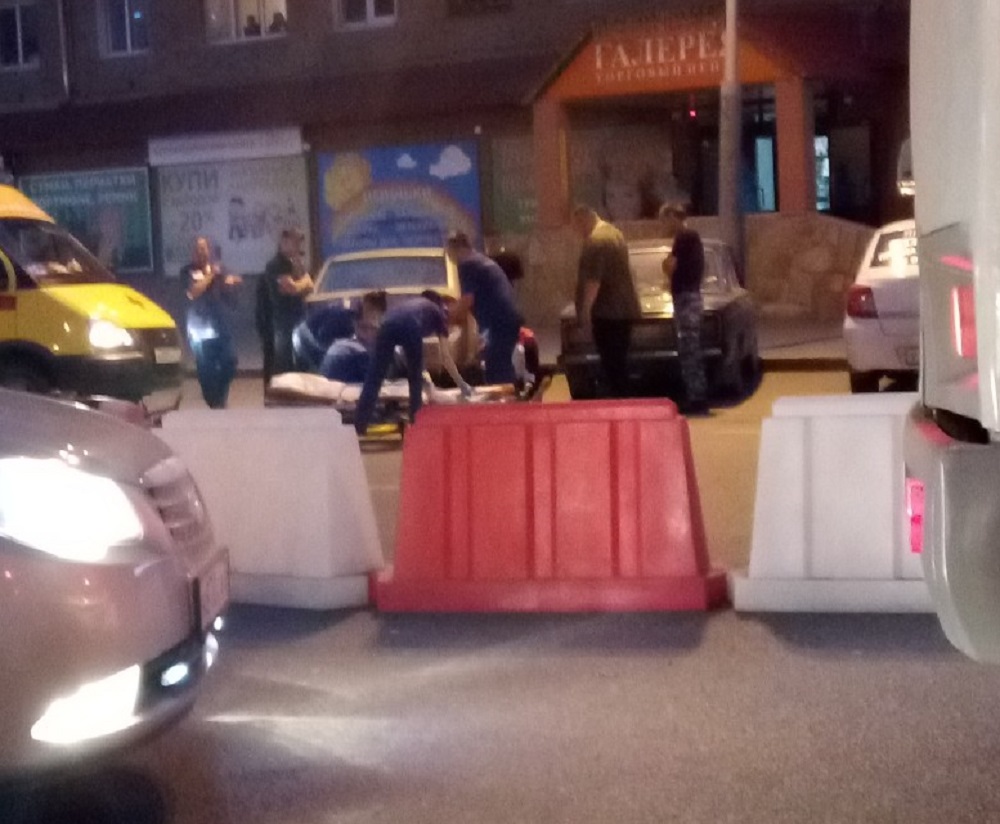 В вечерней аварии на Мельникайте пострадал водитель мопеда, столкнувшегося с «Москвичом»