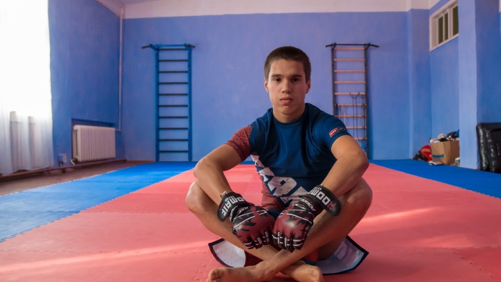 «Многое натворил»: воспитанник челябинской школы для детей-преступников стал звездой мирового карате