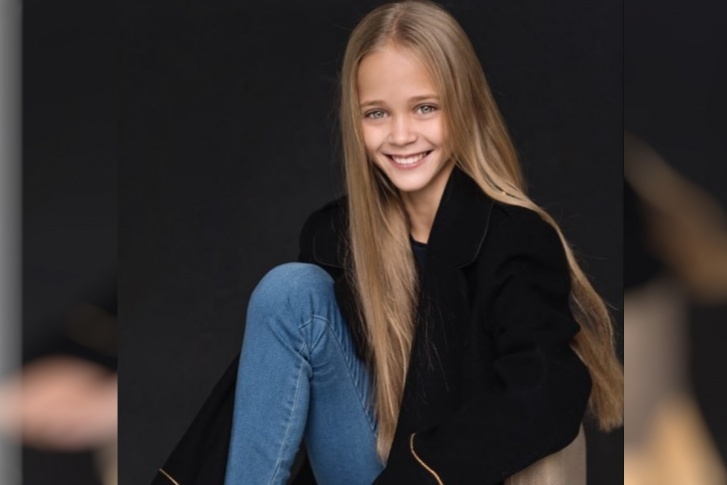 Алисе Самсоновой 11 лет. Она живёт и учится в Красноярске. Девочка профессионально занимается художественной гимнастикой