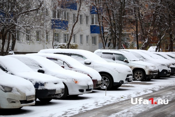 Дорогая иномарка стояла на стоянке в Демском районе Дорогая иномарка стояла на стоянке в Демском районе