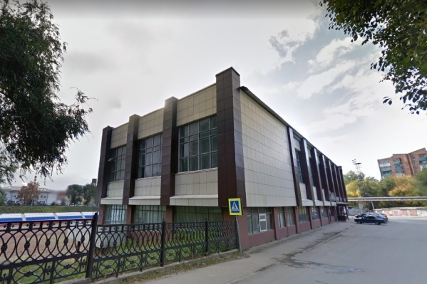 Стадион находится рядом с заводом «Электрощит» Стадион находится рядом с заводом «Электрощит»