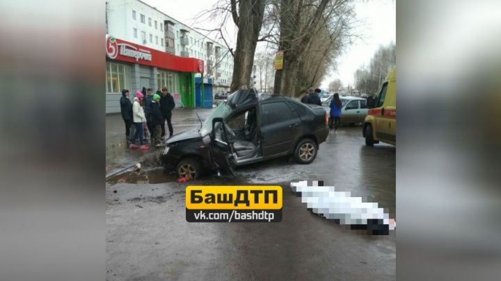В Башкирии водитель «Лады-Калины» погиб, врезавшись в дерево