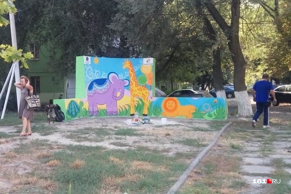 Детские рисунки на камне продолжают появляться Детские рисунки на камне продолжают появляться