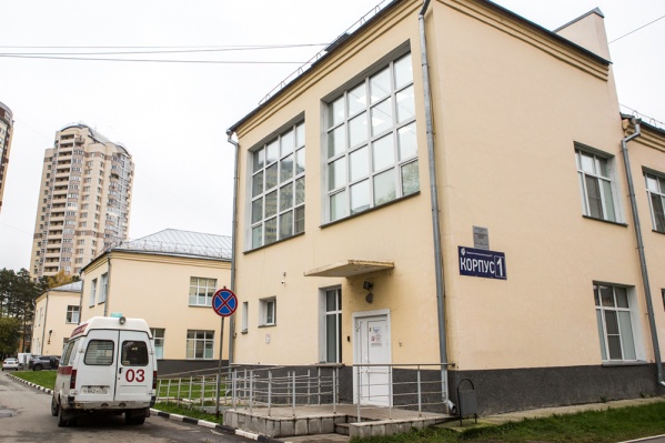 Раньше, уверяет онкопациент, ему выдавали препарат раз в неделю. Сейчас — каждый день Раньше, уверяет онкопациент, ему выдавали препарат раз в неделю. Сейчас — каждый день
