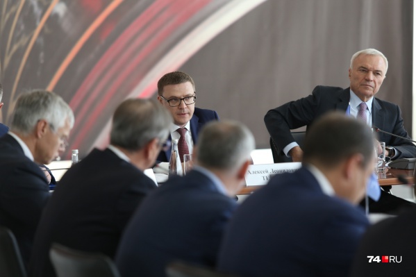 Модератором встречи выступил владелец ММК Виктор Рашников (справа) Модератором встречи выступил владелец ММК Виктор Рашников (справа)
