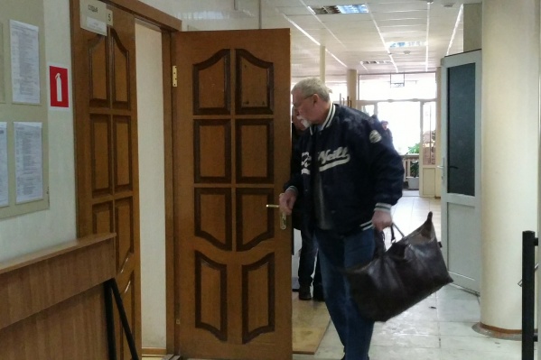 Врач уже собрал сумку на зону Врач уже собрал сумку на зону