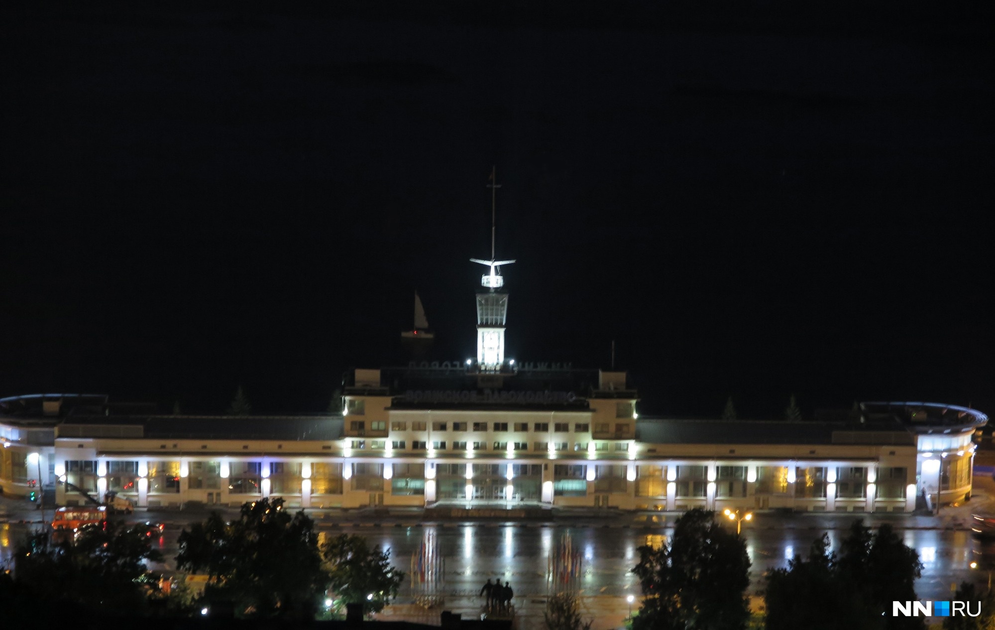 речной вокзал ночью
