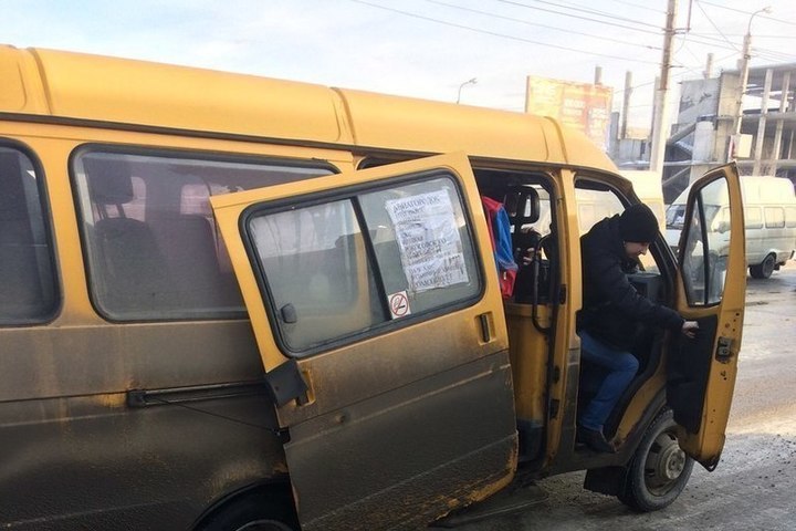 дверь боковая газель некст автобус. задние двери маршрутки. маршрутная газелька пугачев саратов. газель некст пассажирская запасная дверь. дверь маршрутки.