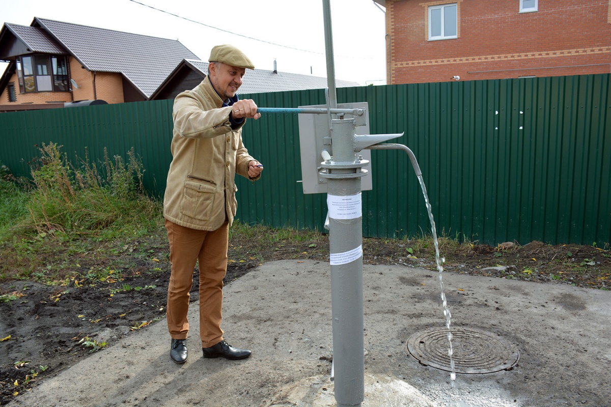 В Омске появилась новая колонка, которая подаёт воду после нажатия  магнитным ключом | 26.09.2017 | Омск - БезФормата