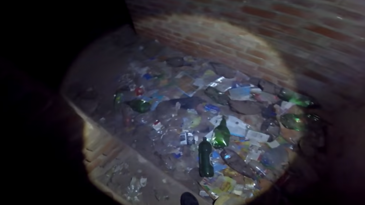 Груды мусора и граффити: блогер снял башни Нижегородского кремля изнутри