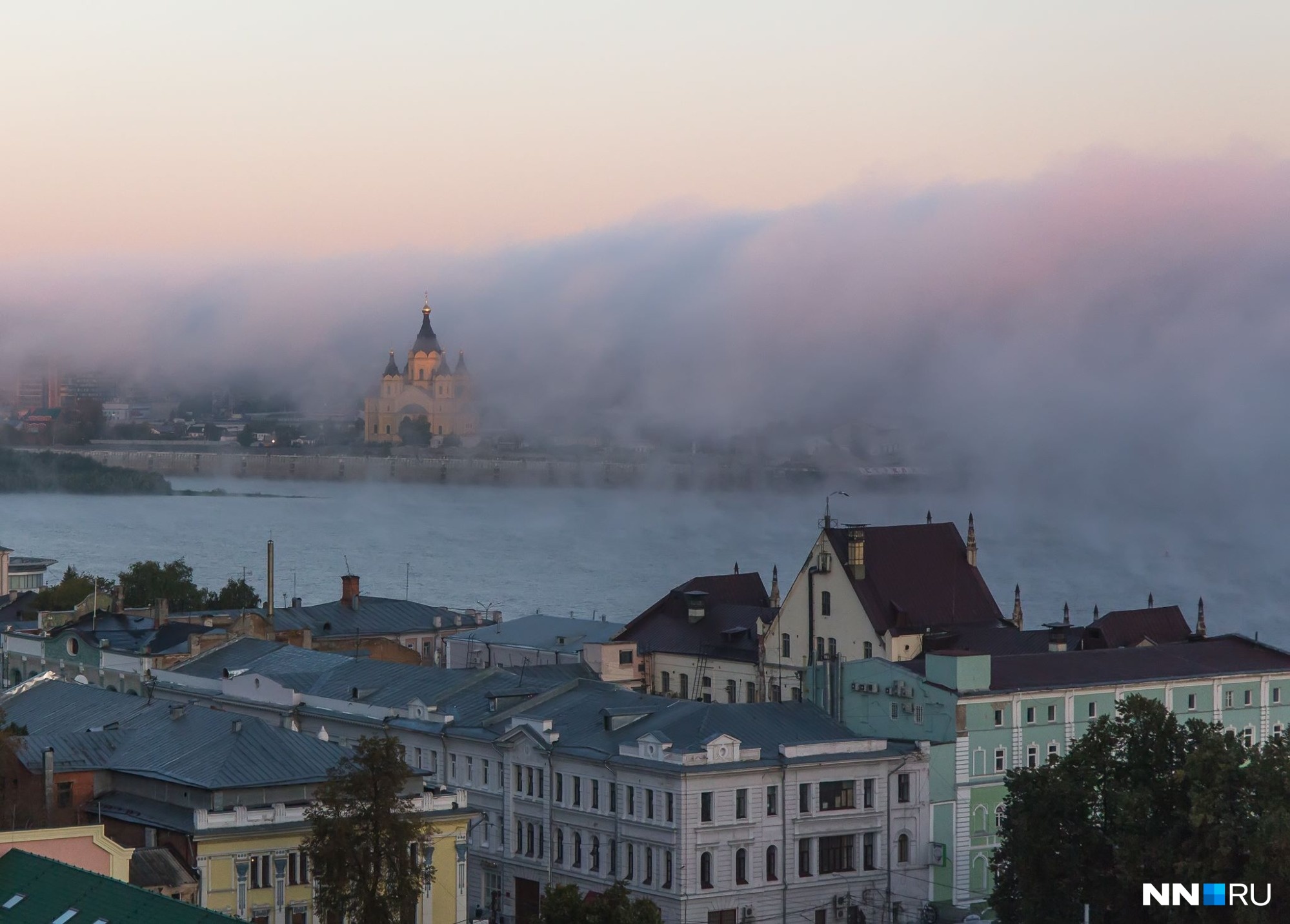 «Утро туманное». Нижний Новгород на рассвете укрылся белым покрывалом