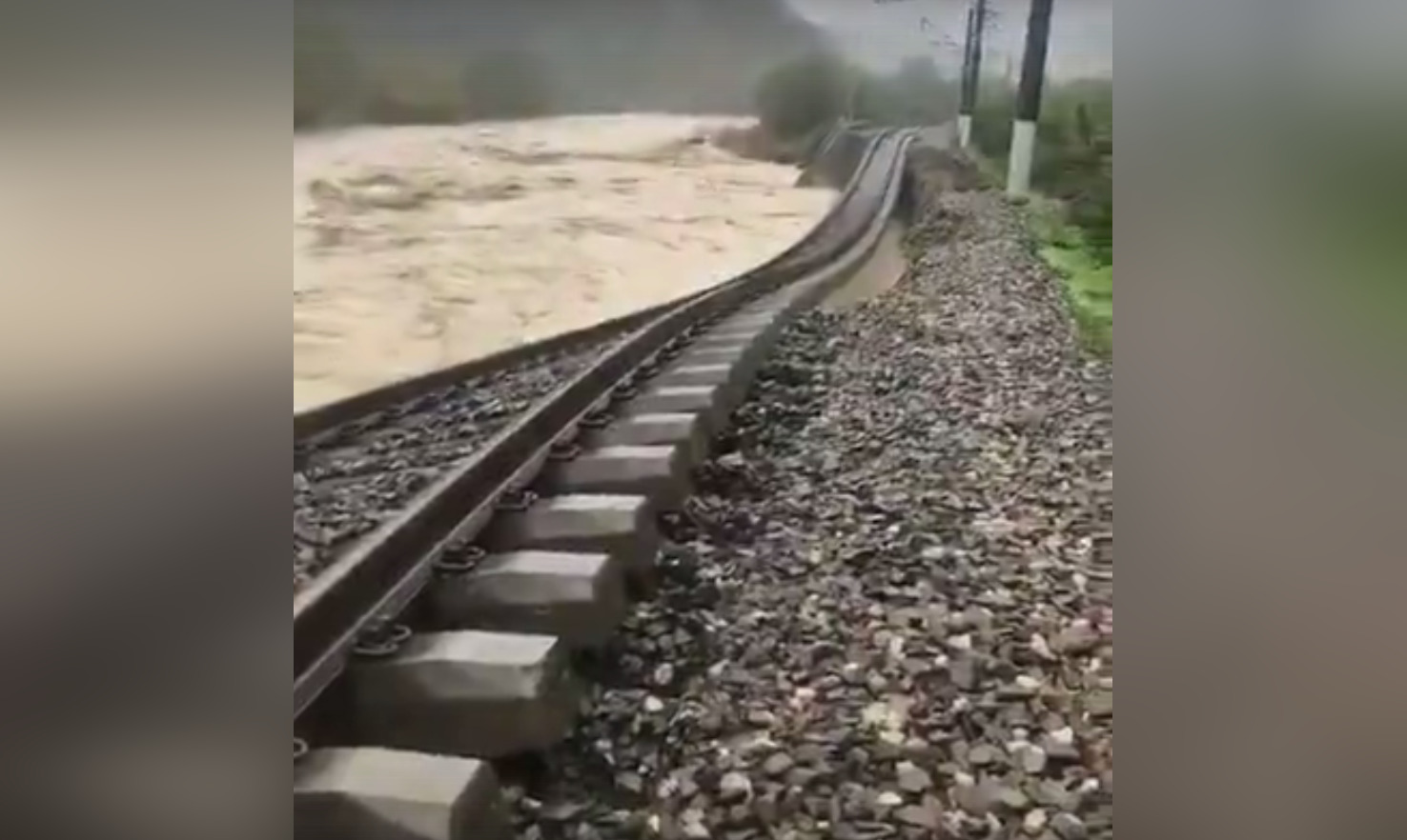 Из Адлера в Челябинск отправили поезд, застрявший из-за наводнения