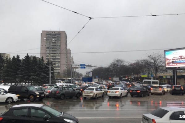 Утром и вечером центр города «задыхается» от пробок Утром и вечером центр города «задыхается» от пробок 