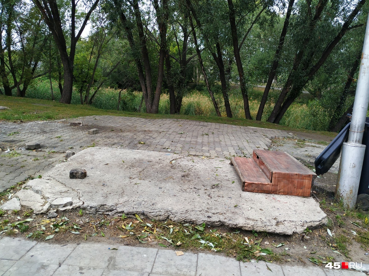 Пока курганцы будут гулять по парку без перекусов сосисками в тесте и шашлыками Пока курганцы будут гулять по парку без перекусов сосисками в тесте и шашлыками
