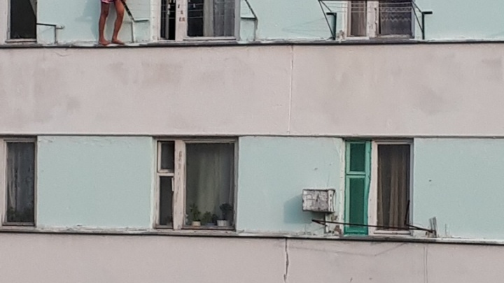 Загнанная на карниз: в Башкирии девушка пряталась от побоев на окне