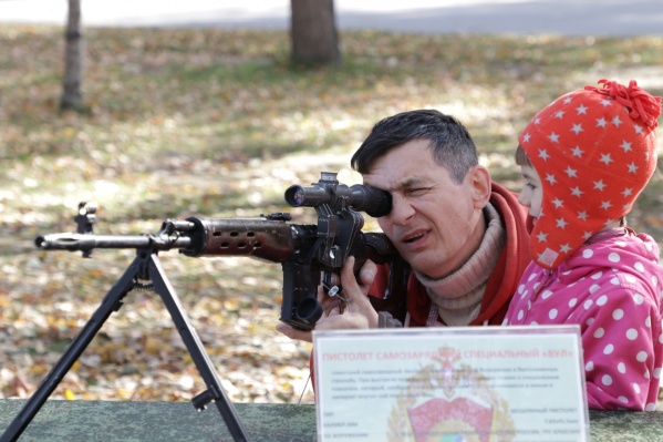 На
акции была представлена выставка современного вооружения и военной техники На
акции была представлена выставка современного вооружения и военной техники