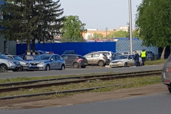 Очевидцы сообщают, что гаишники стоят от самого ГДК Очевидцы сообщают, что гаишники стоят от самого ГДК
