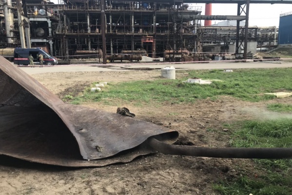 Фото сделано в день ЧП: так после взрыва выглядела емкость Фото сделано в день ЧП: так после взрыва выглядела емкость
