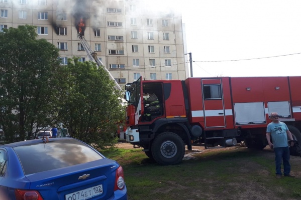 Возгорание началось на балконе седьмого этажа жилого дома Возгорание началось на балконе седьмого этажа жилого дома