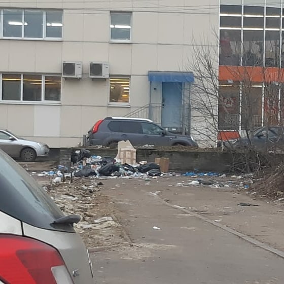 Глава районов приложил фото с разными датами, чтобы показать, что мусорка здесь всегда Глава районов приложил фото с разными датами, чтобы показать, что мусорка здесь всегда