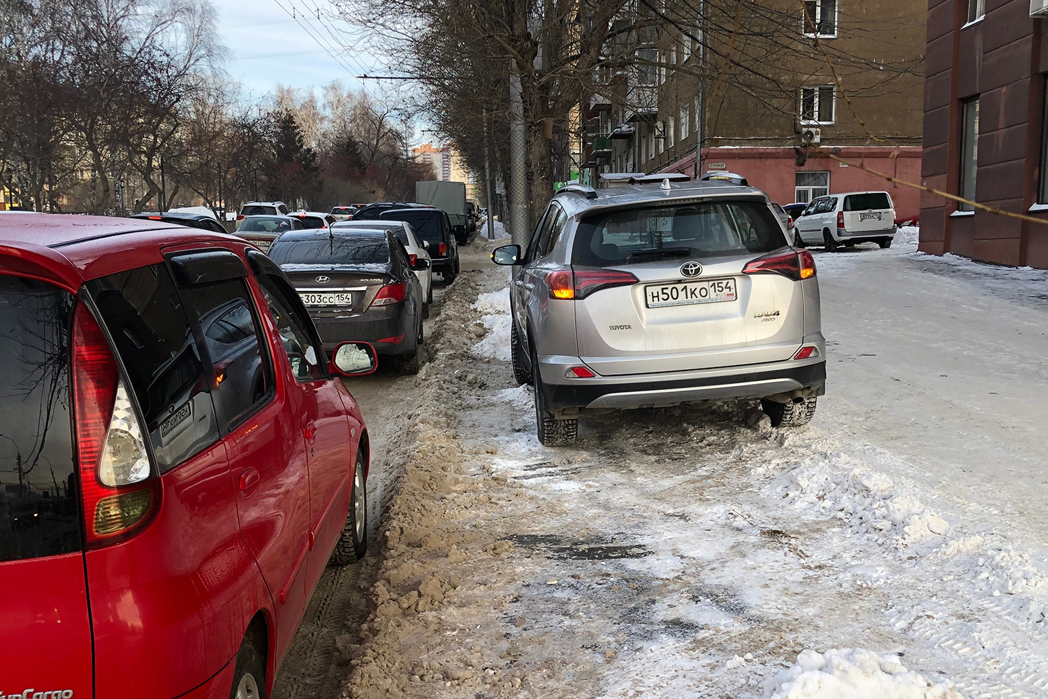 Стоянка на тротуаре Стоянка на тротуаре