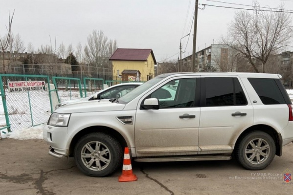 Под колесами премиального внедорожника оказался 12-летний школьник Под колесами премиального внедорожника оказался 12-летний школьник