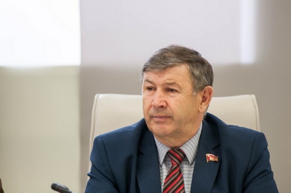 Пётру Медведеву 64 года. Он является депутатом Заксобрания с 2001-го Пётру Медведеву 64 года. Он является депутатом Заксобрания с 2001-го
