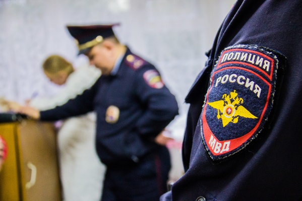 Полицейские нашли тело убитого на кладбище Полицейские нашли тело убитого на кладбище