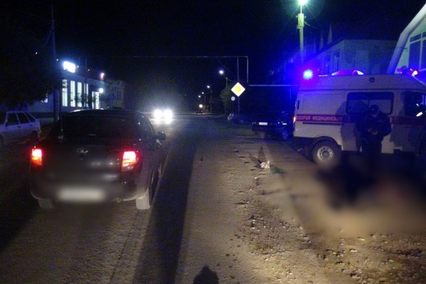 Пешеходы перебегают дорогу в неположенных местах и попадают под колёса машин Пешеходы перебегают дорогу в неположенных местах и попадают под колёса машин