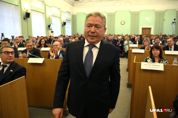 Ульфат Мустафин провел оперативку на следующий же день после назначения Ульфат Мустафин провел оперативку на следующий же день после назначения