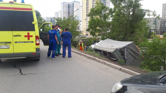 «Газель» упала в кювет «Газель» упала в кювет
