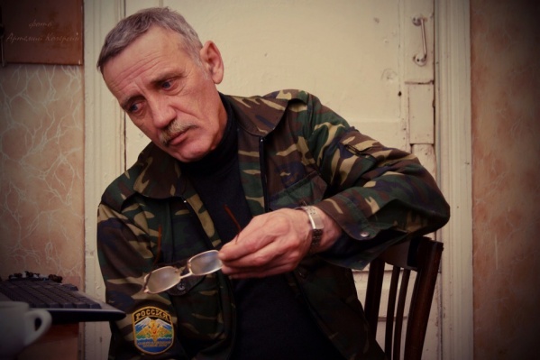 — Держись, отец. Не должны родители хоронить детей... — пишут Сергею Ликинскому совершенно незнакомые с ним люди — Держись, отец. Не должны родители хоронить детей... — пишут Сергею Ликинскому совершенно незнакомые с ним люди