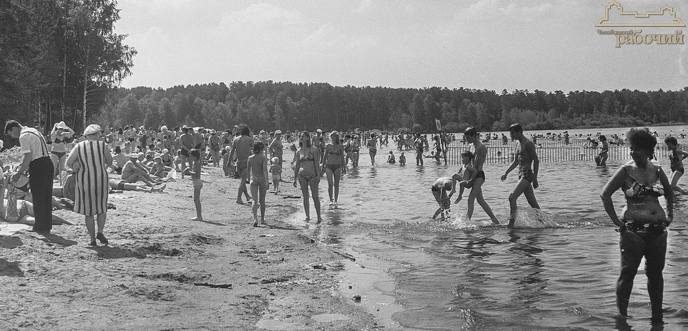 Пляж у плотины Шершнёвского водохранилища. 1988 год Пляж у плотины Шершнёвского водохранилища. 1988 год