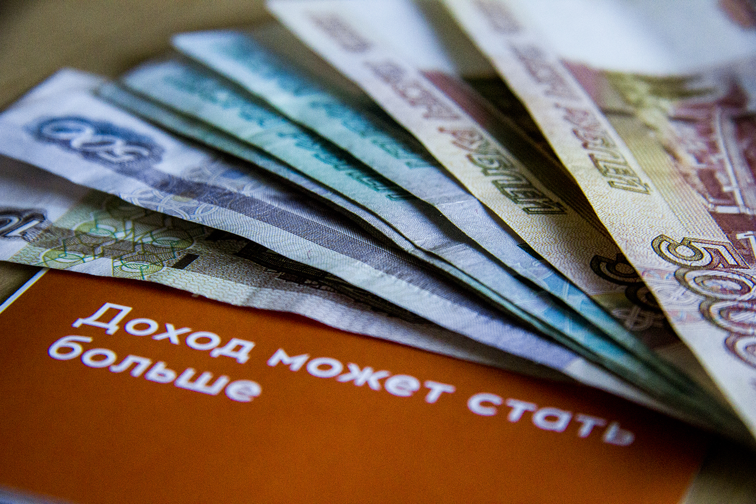 Желающим заработать, а не сохранить, эксперты рекомендуют рассматривать долгосрочные счета вроде покупки драгоценных металлов или, на худой конец, квартиры под аренду Желающим заработать, а не сохранить, эксперты рекомендуют рассматривать долгосрочные счета вроде покупки драгоценных металлов или, на худой конец, квартиры под аренду