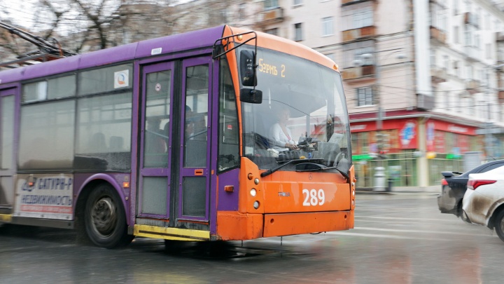 В Перми проходит митинг против новой маршрутной системы и ликвидации троллейбусов. Прямая трансляция