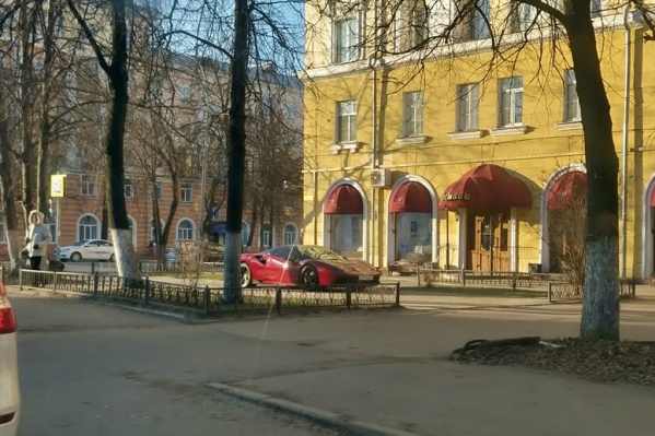 Такая машина — одна на весь город Такая машина — одна на весь город 