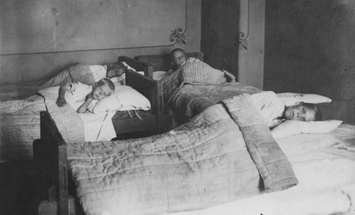 Тяжелобольные дети в изоляторе приемника № 4 на Вознесенской, 56 в Самаре